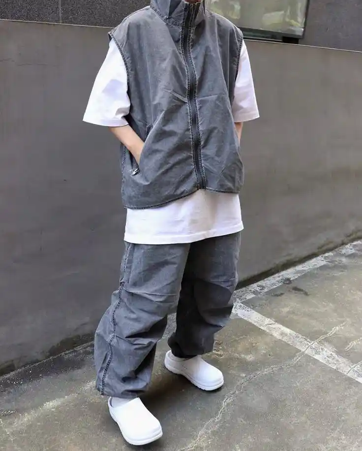 Style baggy pants with sleeveless hoodies