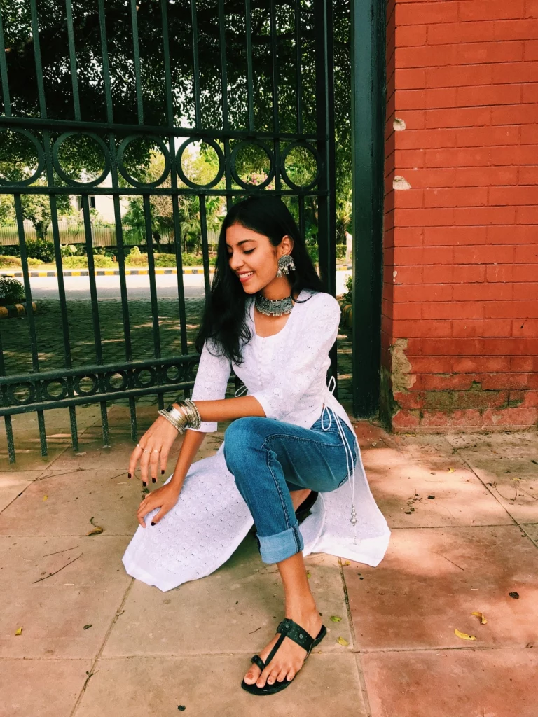 white kurti with blue jeans